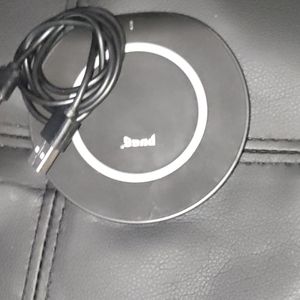 Pugs wireless charger